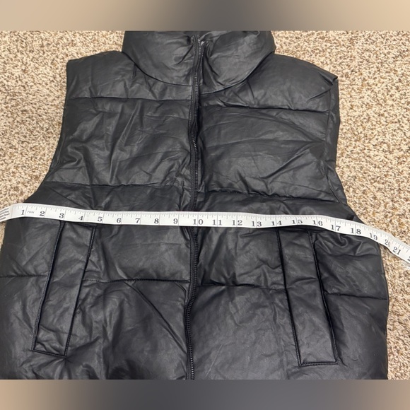 Zara  Leather Crop Puffer Vest Jacket Solid Black Womens Small - Picture 12 of 13